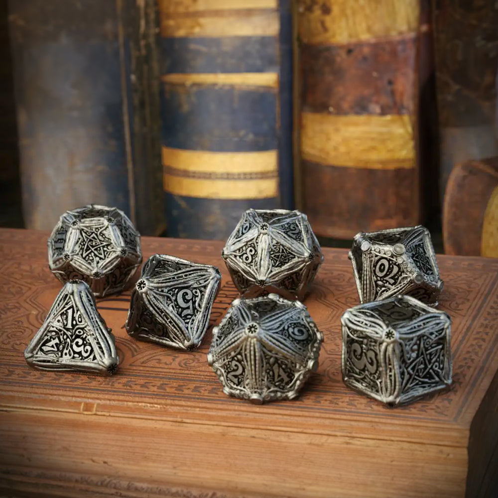 Set de Zaruri de Metal Call of Cthulhu