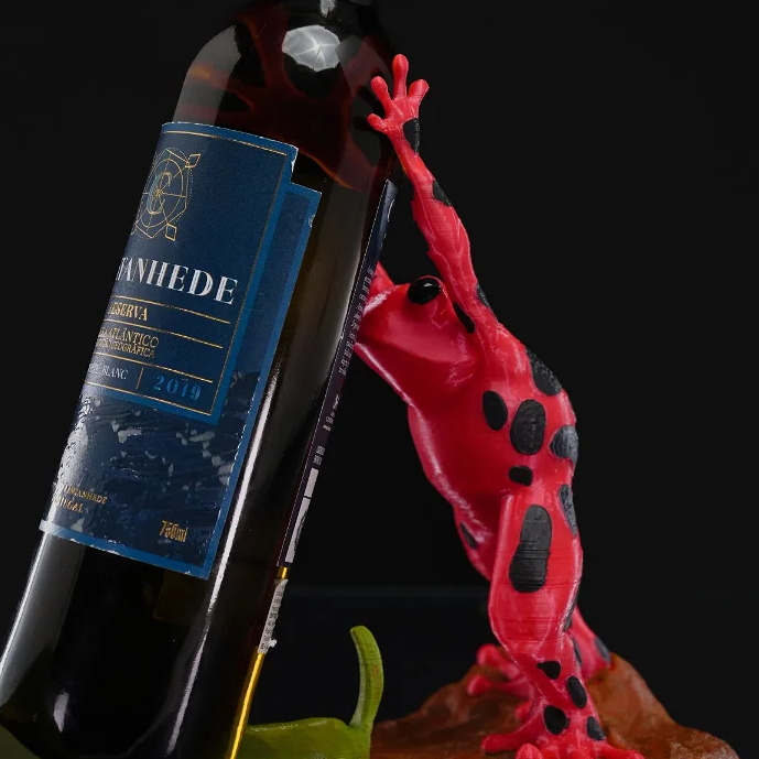 Strong Frog, Wine Holder